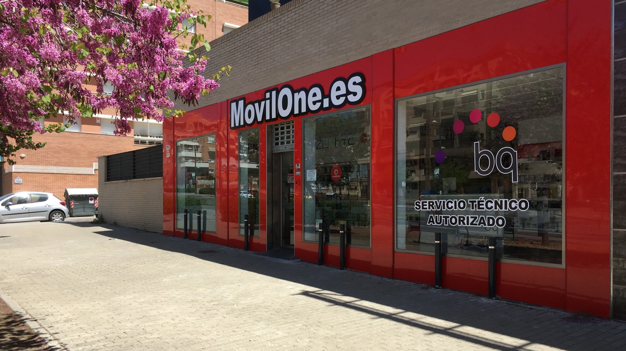 MovilOne tienda de reparación de celulares